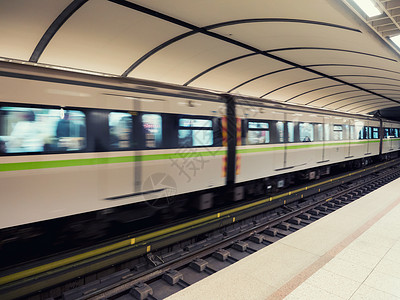 通过雅典地铁站的列车速度火车站运动火车奢华背景图片