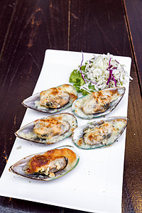 新西兰的贝壳类烹饪草药香菜烧烤炙烤黄油美食蛤蜊柠檬饮食背景图片