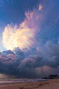 斯里兰卡阿洪卡拉海滩-B上方的巨型蘑菇云背景图片