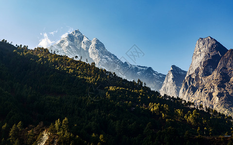 尼泊尔山背景图片