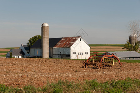 旧阿米什农场和旧农用设备高清图片