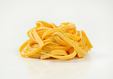 干丝带意大利面a美食小菜伴奏面条黄色食物高清图片