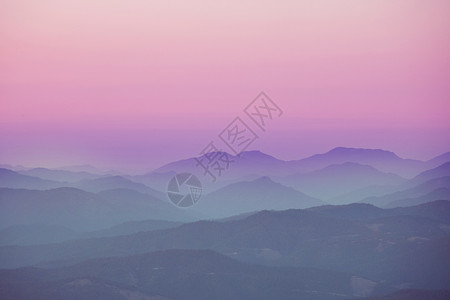 山轮环境阴霾顶峰生态旅行纱布风景薄雾季节游客背景图片