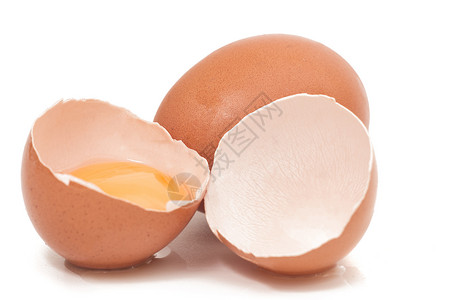 带有黄蛋的硬鸡蛋烹饪裂缝家禽小吃食品营养食物白色团体农场背景图片