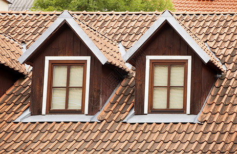 多尔默和一块瓦高的屋顶高清图片