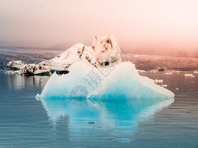 冰岛Jokulsarlon冰川湖蓝冰山背景图片