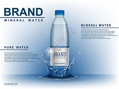 广告标识纯矿泉水广告 蓝色背景上带水滴元素的塑料瓶 带有您品牌的透明饮用水瓶用于广告或杂志设计 3d 矢量图插画