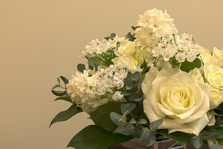 白星风信子白色婚礼花束花束 包括玫瑰花朵风格装饰绣球花白花白丁香背景