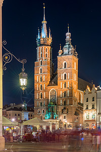 波拉州克拉科夫主广场上 美丽的玛莉教堂高清图片