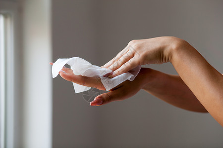 用湿巾洗手洗涤卫生去除剂毛巾白色手臂女性手指女孩纸巾背景图片