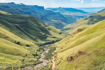 Sani Pass 回南非边境哨站的高清图片