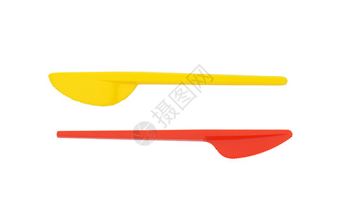 可处置的彩色塑料夹黄色餐具红色刀具高架背景图片
