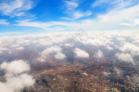 蓝色精英照片通过平面窗口的美丽的天空视图运输水分照片沉淀天气气候飞机晴天旅行阳光背景