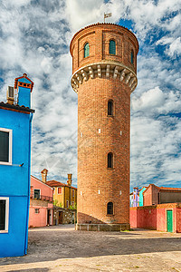 坎塔布里奇意大利威尼斯布拉诺岛上的水塔自来水场景历史古董房子渡槽建筑学纪念碑蓝色建筑背景