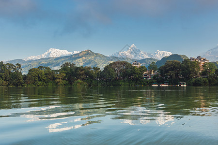 出门见喜马恰布沙雷和安纳普尔纳三世在尼泊尔波克拉见了Pokhara海拔蓝天顶峰旅游支撑场景山脉鱼尾反射爬坡背景