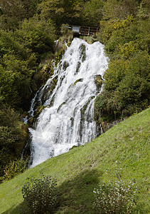 意大利北部里奥比亚科堡悬崖意大利语河畔农村环境观光激流瀑布溪流岩石背景