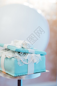 带绿宝石蛋糕的婚礼蛋糕婚姻蓝色奢华巧克力食物奶油风格香草美丽桌子背景图片