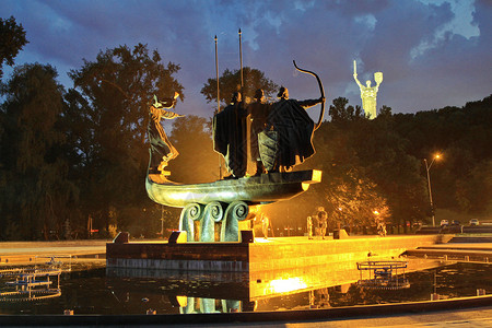 纪念基辅的创始人 在世界之幕下的纪念碑高清图片