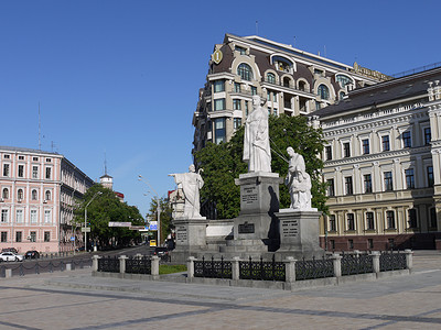 尼姆纪念碑奥尔加公主纪念碑 神圣的使者安德烈·佩尔沃兹万尼姆和西里尔和美多迪乌斯的启蒙者 乌克兰基辅背景