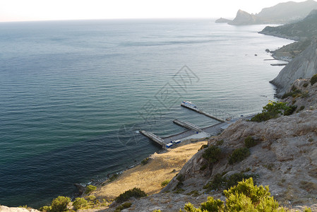 深黑海岸上美丽美丽的山峰高高海景旅行岩石海湾蓝色风景太阳场景旅游海滩图片