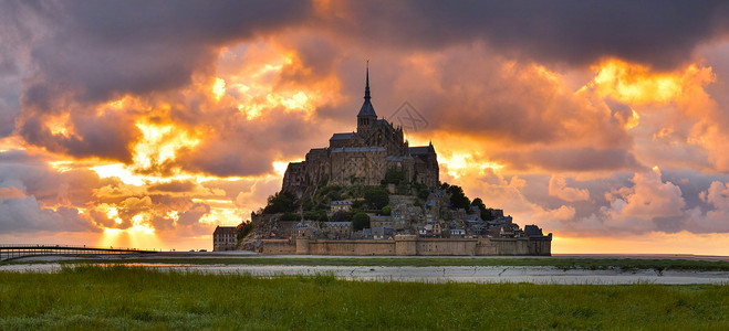 法国圣米歇尔山 晚上 法国城堡游览旅游历史旅行堡垒景点海洋遗产阳光背景