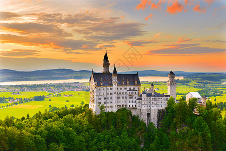 德国新施文斯坦城堡日落阳光历史旅行旅游地方堡垒远景古堡旺季背景图片