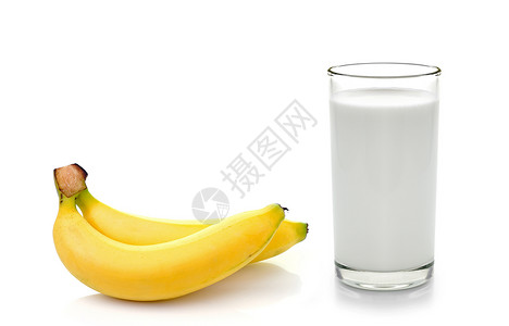黄色香蕉牛奶白底加香蕉的牛奶杯 含香蕉早餐营养食物黄色酸奶奶昔玻璃甜点白色饮料背景