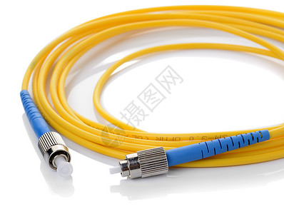 速度光纤白色背景的光纤电缆连接器服务器速度带宽黄色全球玻璃网络数据插头背景
