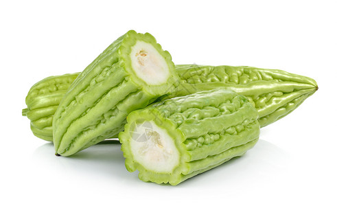 白色背景上的摩莫迪卡charantia蔬菜农业水果热带食物饮食葫芦绿色营养背景图片