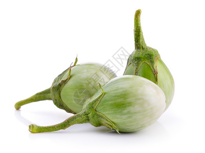 白背景的茄子圆形绿色水果蔬菜健康食物白色背景图片