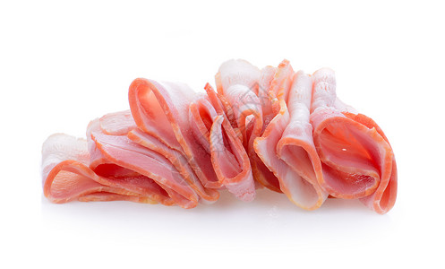 在白色背景上隔离的培根工作室猪肉早餐皮疹油炸熏制红色食物背景图片