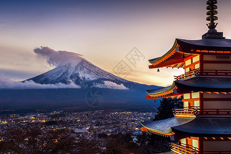 富士山和日本日落时的丘瑞托帕果达等美丽的地标季节神道天空叶子旅行浅间蓝色樱花神社火山背景图片