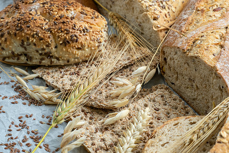 黑麦馒头纸面面包产品组装 新鲜的面包产品食物纤维商品包子大麦粮食烘烤农村化合物农场背景