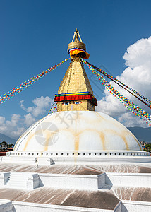 加德满都的祷告崇拜精神菩萨晴天建筑学佛塔经幡旅行蓝色背景图片