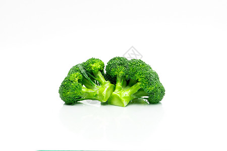 绿色西兰花 蔬菜是胡萝卜素 维生素c 维生素k 纤维食品 叶酸的天然来源 在与拷贝空间的白色背景隔绝的新鲜的西兰花圆白菜农业沙拉背景图片