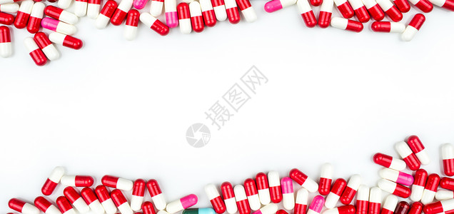 五颜六色的抗生素胶囊药片在白色背景下分离 带有文本复制空间 耐药性概念 抗生素用药具有合理的全球保健理念 医药行业 药学背景背景图片