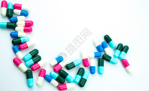 五颜六色的抗生素胶囊药片在白色背景下与复制空间分离 耐药 抗生素用药合理 卫生政策和医保理念 医药行业 药房背景耐药性药品战略疾背景图片