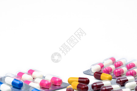 五颜六色的抗生素胶囊药片在白色背景耐药性与复制空间 医药行业 药学背景感染药品临床疾病化学医院药店宏观处方大部分背景图片
