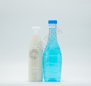 奶粉包装素材白色背景现代塑料包装中的软饮料和豆类奶粉;背景