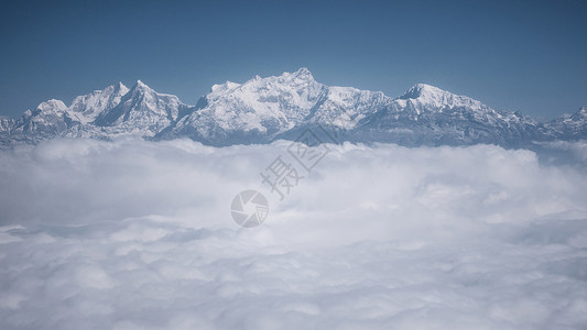 雄伟的云飞冬天美丽的高清图片