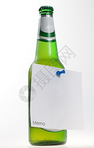 啤酒备忘录蓝色笔记别针玻璃白色瓶子背景图片