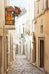 奥特兰托 阿普利亚-奥特尔老城内一个梦幻的巷道高清图片