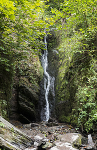 比利时奥维法特的瀑布高清图片