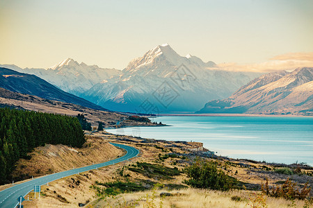 cook通往新西兰最高山峰Mt Cook的路公园环境全景蓝色顶峰冰川沥青驾驶国家旅行背景