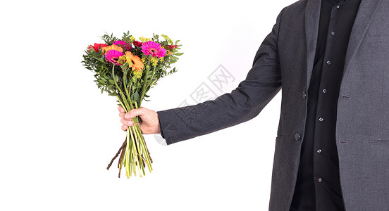 人送花给人展示礼物正装套装男人庆典黑色白色惊喜绿色背景图片