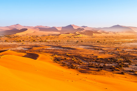 纳米比亚 非洲索苏苏夫莱附近的纳米布沙漠红沙丘高清图片