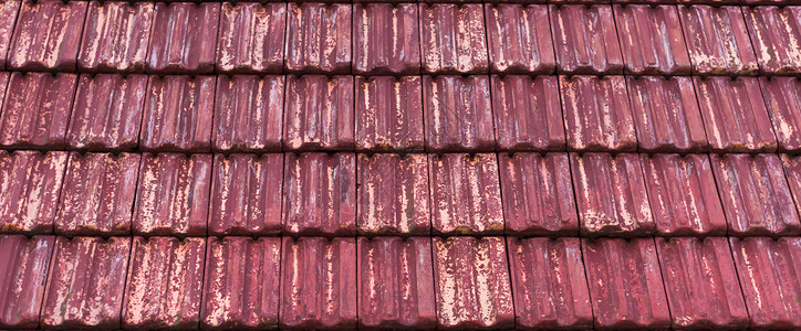 风化和古老红色的经典石屋顶 用淡出颜色 建筑结构图案背景变色背景图片