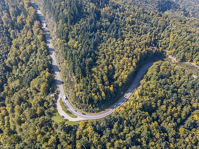 德国联邦国防军弯曲的黑森林路背景
