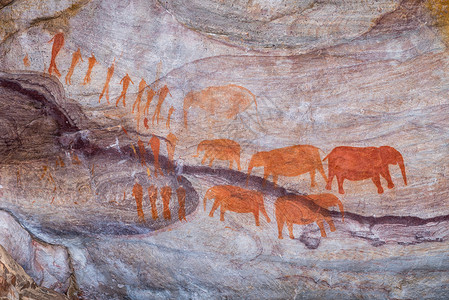 Cederberg山Stadsaal洞穴的San岩石艺术旅行动物石头地区世界遗产阴影赭石野生动物旅游农村背景图片