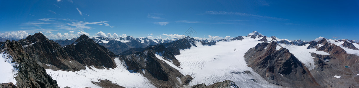 蒂罗尔阿尔卑斯山脉高山地貌假期尖峰顶峰山脉全景游客冰川远足旅游背景图片